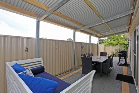 Relax At Falcon By The Bay - Pubs and Clubs 3