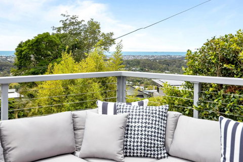 Relax In Buderim - Water Views - Pubs and Clubs 0