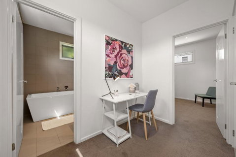 Relaxing Getaway Oasis With Patio In Charming Kew - Go Out 3