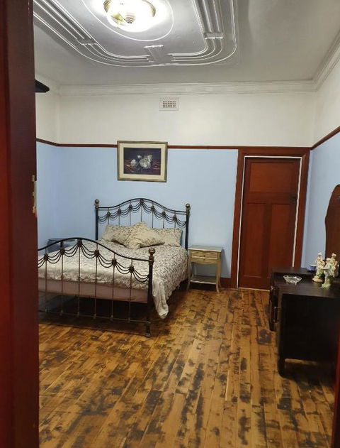 Renaisscents Homestay - Pubs and Clubs 1