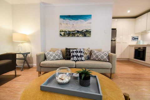 Resort-style Coastal Living With Balcony & Pool - Go Out 0