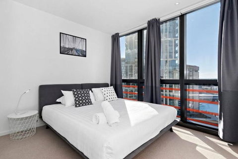 Resort-style Docklands Riverview Stay With Parking - Pubs and Clubs 1