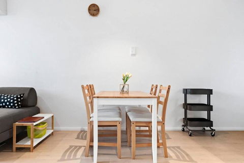 Resort-style Docklands Riverview Stay With Parking - Pubs and Clubs 3