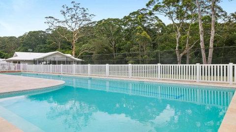 Resort Style Living With Pool, Tennis Court And Beach - Pubs and Clubs 1