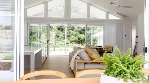 Resort Style Living With Pool, Tennis Court And Beach - Pubs and Clubs 2