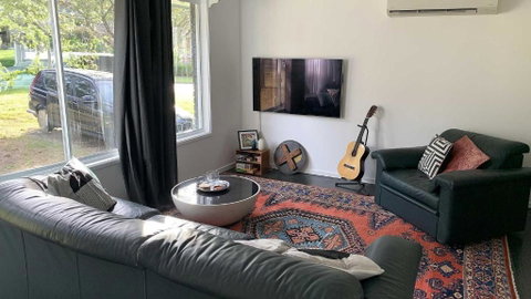 Retro Beach House - Macmasters Beach - Pubs and Clubs 1
