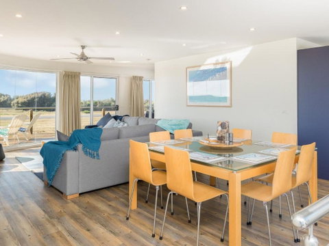 Riptide At Cape Woolamai - Pubs and Clubs 2