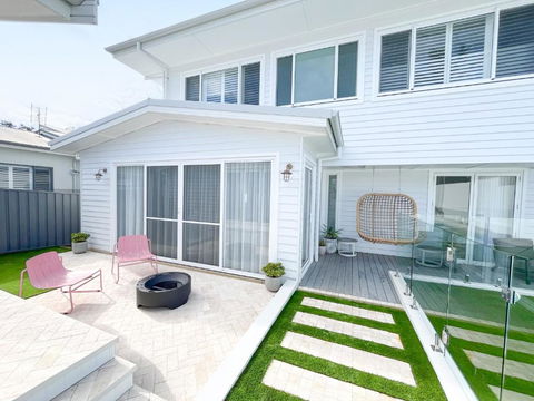 Riva House - Pubs and Clubs 1