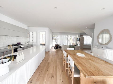 Riva House - Pubs and Clubs 3