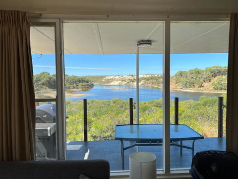 River Panorama Beach House - Pubs and Clubs 0