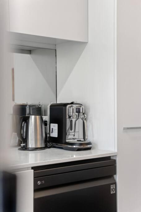 River Torrens Retreat - 2BR, Parking, Wi-Fi - Pubs and Clubs 1