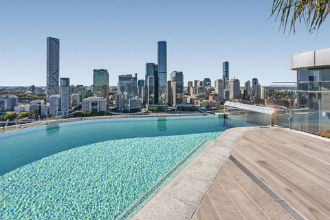 River-View Unit With Rooftop Pool Near Museums - Go Out 0