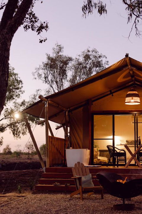 Riverbank Glamping - Pubs and Clubs 3