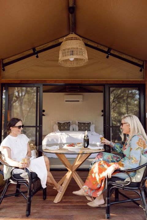 Riverbank Glamping - Pubs and Clubs 0