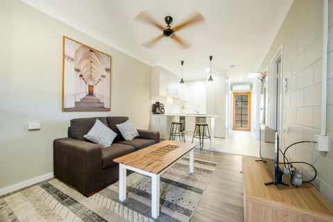 Riverdale Boutique Townhouses - Pubs and Clubs 0