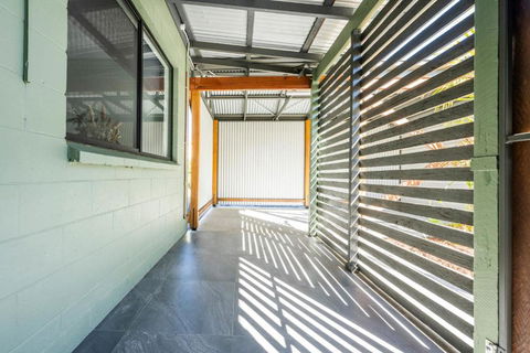 Riverdale Boutique Townhouses - Pubs and Clubs 3