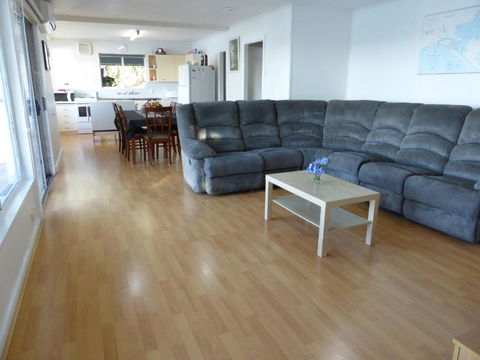 Riverfront Holiday House - Pubs and Clubs 3