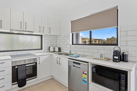 Riverside 3-Bed Home With Study Nook And BBQ - Go Out 3