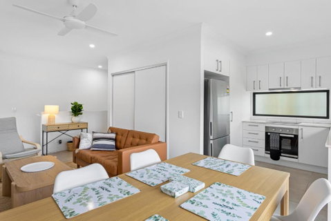 Riverside 3-Bed Home With Study Nook And BBQ - Go Out 0