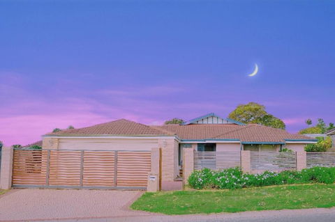 Riverside 5bedrooms Holiday House With Swimming Pool - Pubs and Clubs 0