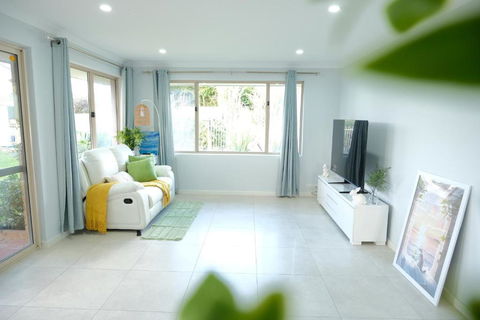 Riverside 5bedrooms Holiday House With Swimming Pool - Pubs and Clubs 3