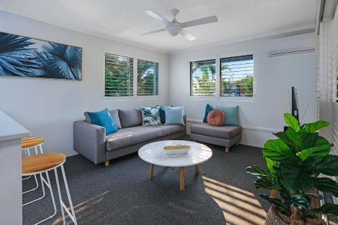 Riverside Location, Noosa Sound - Go Out 2