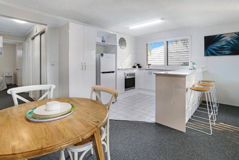 Riverside Location, Noosa Sound - Go Out 3