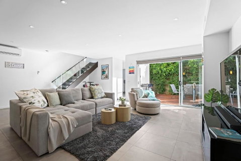 Riverside Villa & Pet Friendly - Pubs and Clubs 3