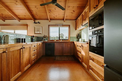 Riverview Retreat - Pubs and Clubs 3