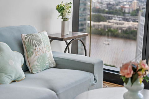 RiverViews 1BR 1BA Skytower Apt With Pool, Gym, Sauna - Pubs and Clubs 2