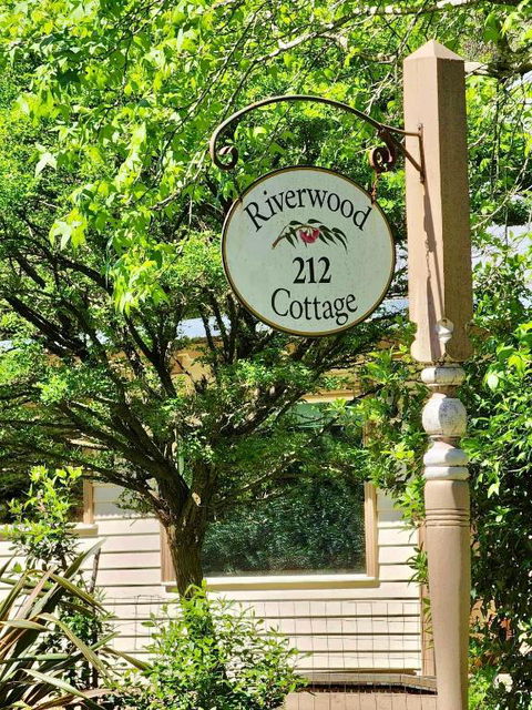 Riverwood Cottage, Accessible Accommodation - Pubs and Clubs 0
