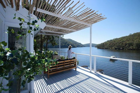 Rivescape Holiday Home At Berowra Waters - Pubs and Clubs 0