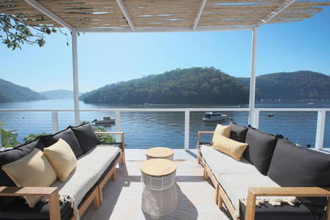 Rivescape Holiday Home At Berowra Waters - Pubs and Clubs 2