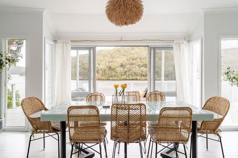 Rivescape Holiday Home At Berowra Waters - Pubs and Clubs 1