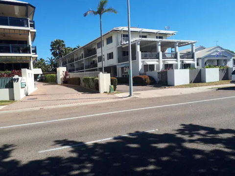 Residential Two-bedroom Unit On The Strand, Self-check In, Wi-fi - Go Out 3