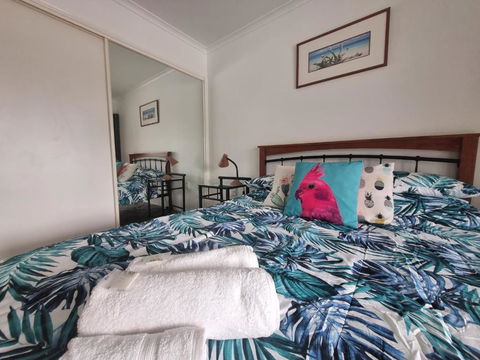 Residential Two-bedroom Unit On The Strand, Self-check In, Wi-fi - Go Out 2