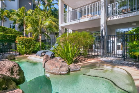Salt&Pepper Sanctuary - Plunge Pool Resort Apartment By UHoliday - 2BR, 1BR And Studio Hotel Room Configurations Available - Pubs and Clubs 1