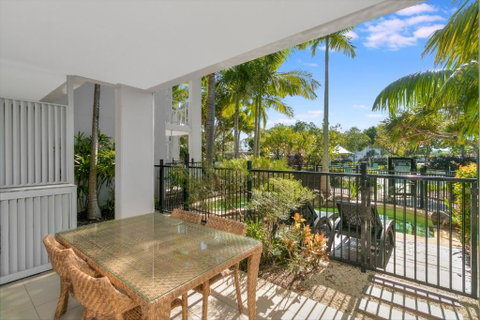 Salt&Pepper Sanctuary - Plunge Pool Resort Apartment By UHoliday - 2BR, 1BR And Studio Hotel Room Configurations Available - Pubs and Clubs 3