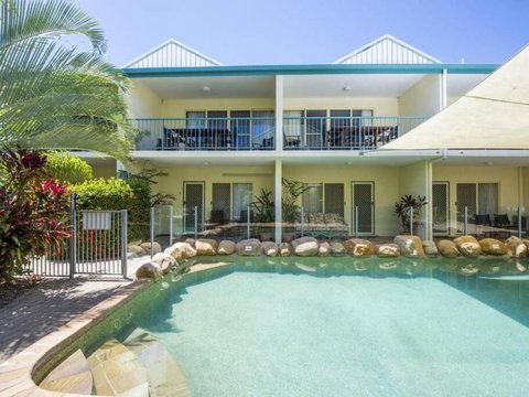SAILS 9 Beachfront Getaway Horseshoe Bay - Pubs and Clubs 0