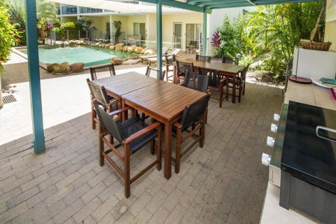 SAILS 9 Beachfront Getaway Horseshoe Bay - Pubs and Clubs 3