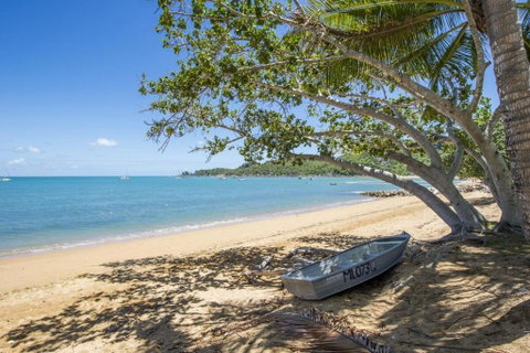 SAILS 9 Beachfront Getaway Horseshoe Bay - Pubs and Clubs 1