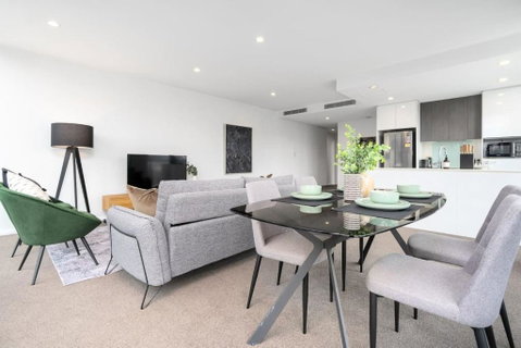 Roomy 2BR 2BA City-Centre Apt - Go Out 1