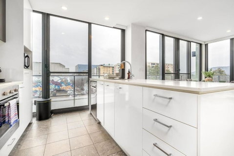 Roomy 2BR 2BA City-Centre Apt - Go Out 2