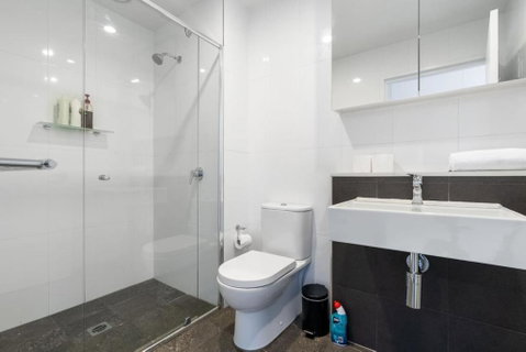 Roomy 2BR 2BA City-Centre Apt - Go Out 3