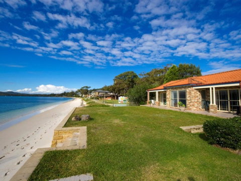 Salamander Beach Front - Go Out 0