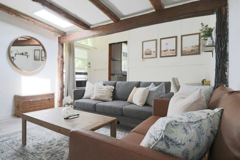 Rustic Chic 200 Metres From CBD - Pubs and Clubs 0
