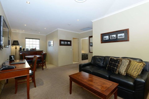 Rydges Armidale - Pubs and Clubs 1