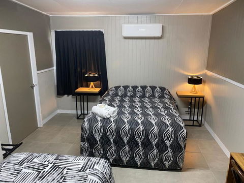 Rix Hotel Motel - Pubs and Clubs 1