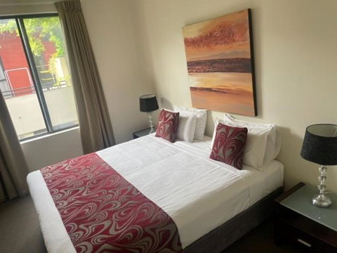 RNR Sturt Holiday Home - Go Out 3