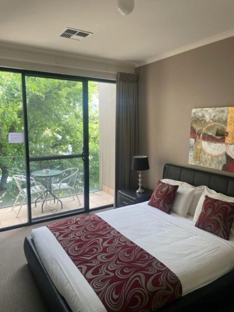 RNR Sturt Holiday Home - Go Out 0